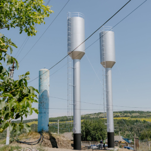 Locuitorii orașului Căinari beneficiază de un sistem modern de iluminat al parcului central, iar în curând vor avea acces la un sistem de apeduct complet reabilitat și la drumuri locale modernizate, grație proiectelor implementate prin Programele Naționale „Satul European”, „Satul European Expres” și „Europa este aproape”